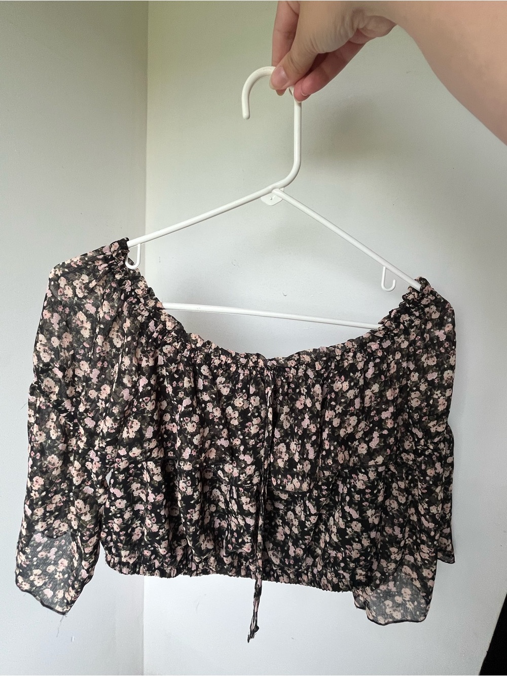 American Eagle Outfitters Black Off-Shoulder Crop Top with Pink Floral